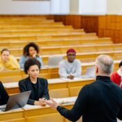 Was kostet ein Ghostwriter für eine Dissertation in Deutschland? Preisübersicht und Beispiele